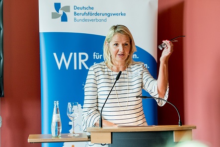 BU: Begrüßung: Dr. Susanne Gebauer, Vorstandsvorsitzende des BV BFW. Quelle BV BFW/Kruppa
